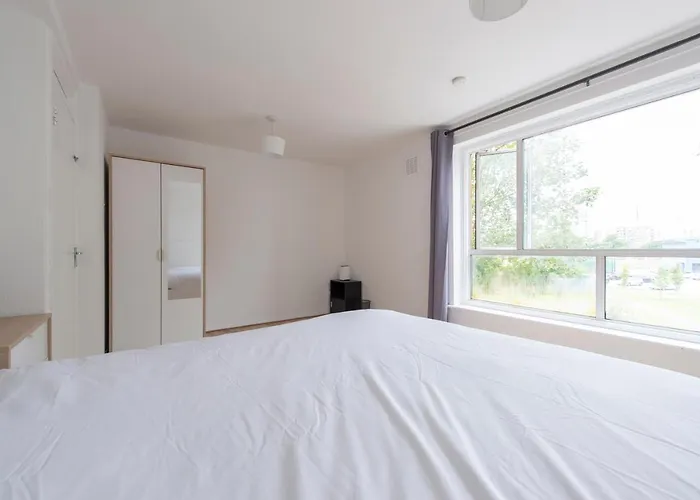 Modern Luxury Apartment By Mile End